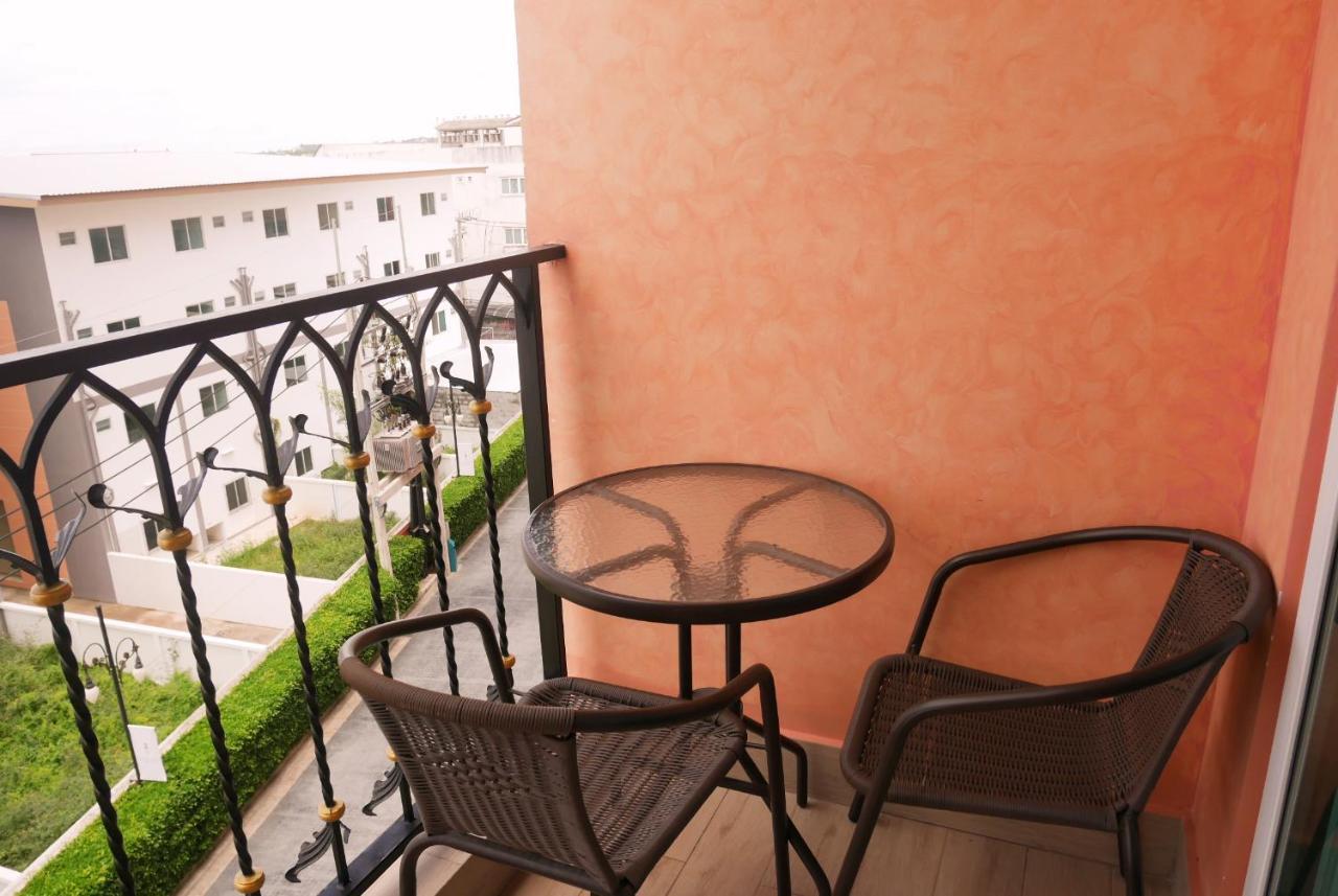 Seven Seas Resort Pattaya & Sofa Bed Jomtien Beach Exterior photo