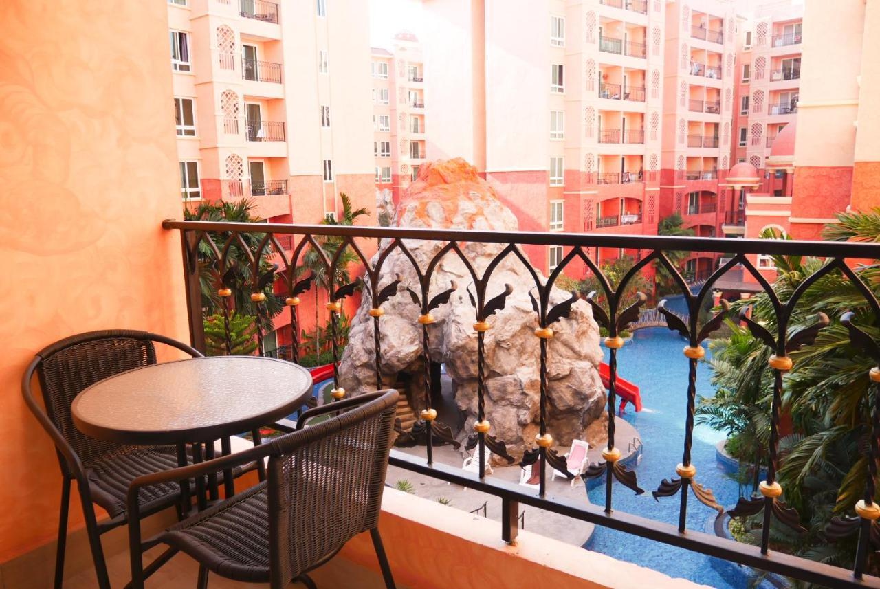 Seven Seas Resort Pattaya & Sofa Bed Jomtien Beach Exterior photo