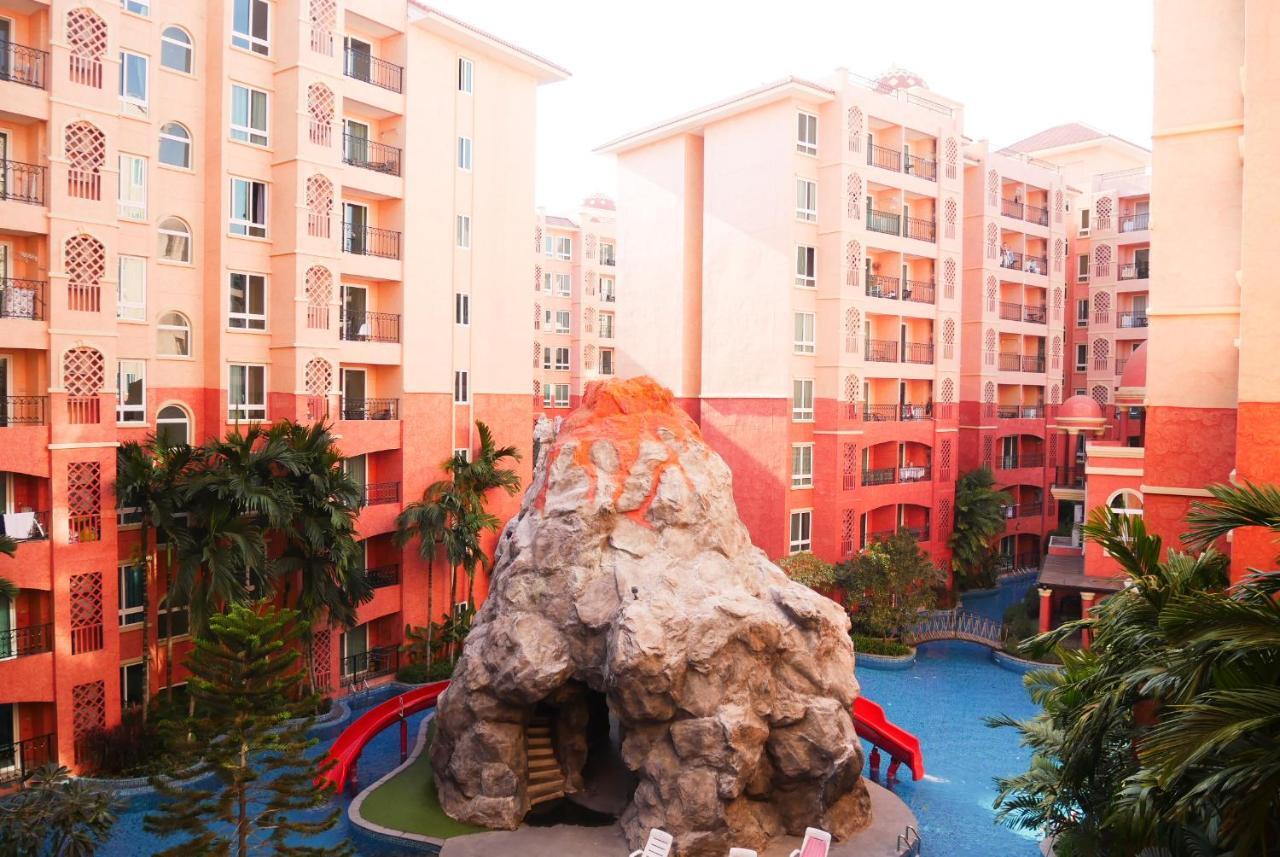 Seven Seas Resort Pattaya & Sofa Bed Jomtien Beach Exterior photo